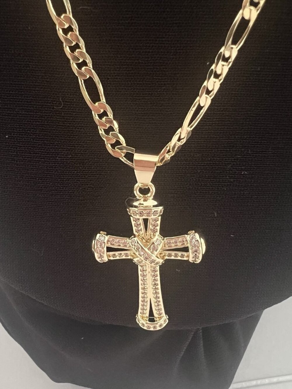 Italy Gold Plated Stainless Steel Cross Necklace 22” Figaro Chain - Picture 6 of 9